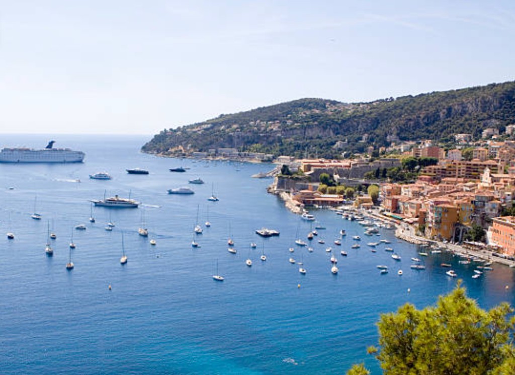 Meeting point area near the Villefranche-sur-Mer tender landing